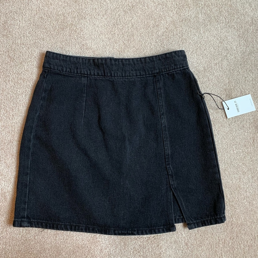 BRAND NEW Black Skirt with slit